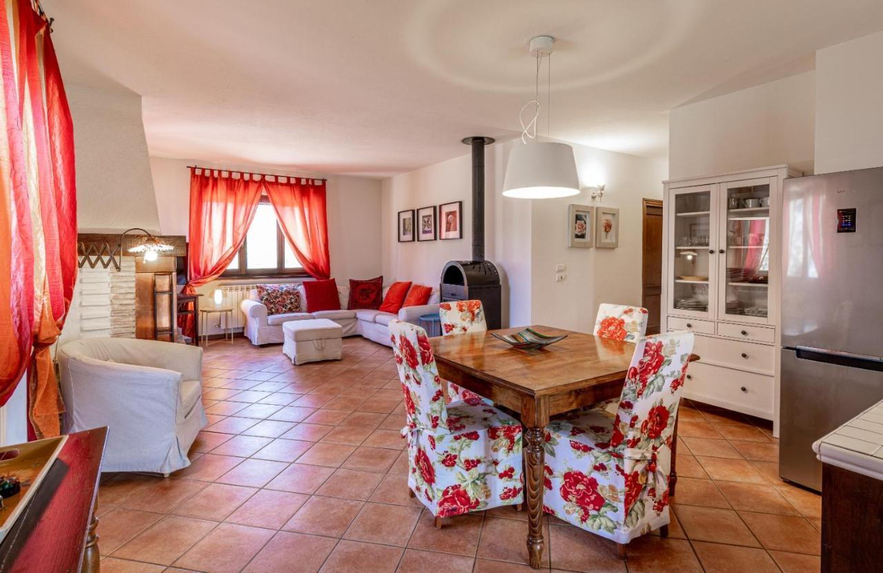 Casa Vacanze Colonnata 구비오 외부 사진